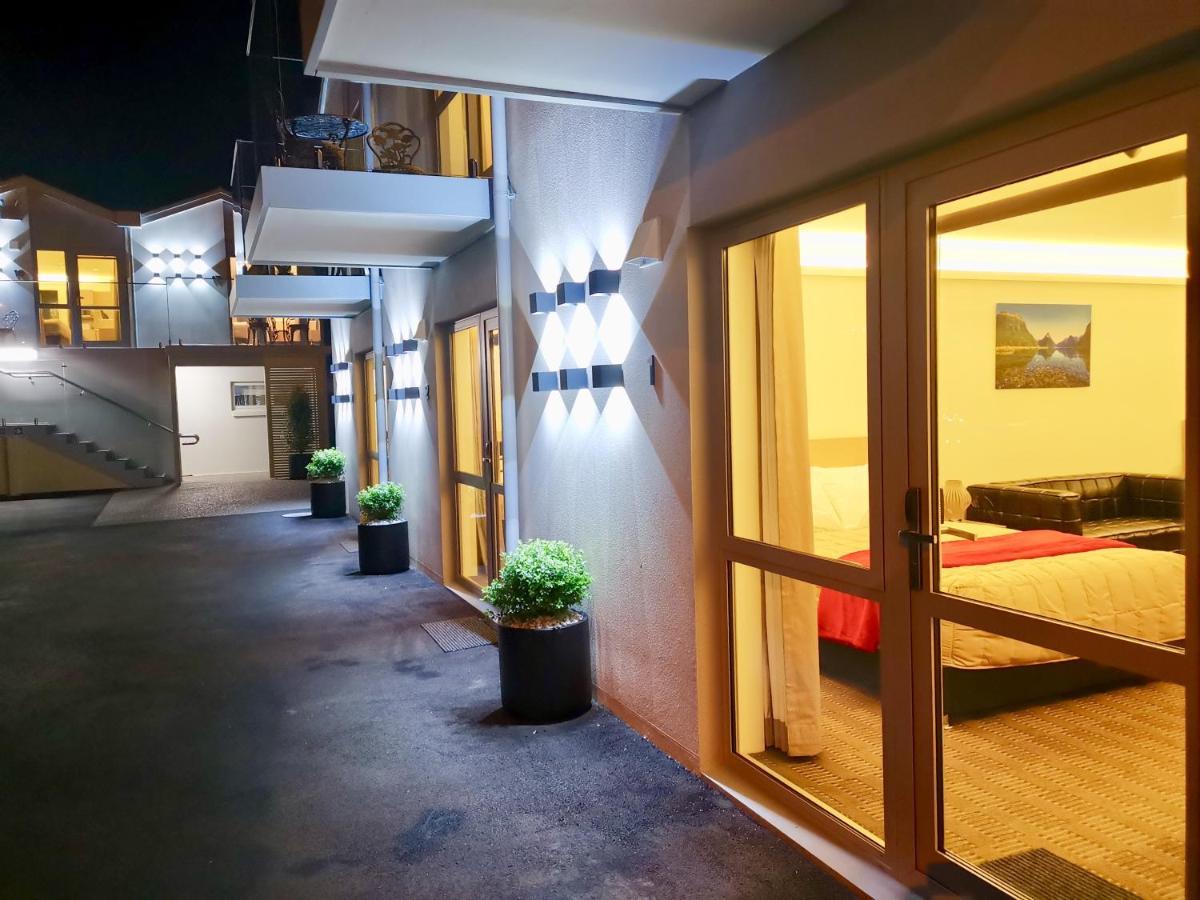 V Motel Κράισττσερτς Εξωτερικό φωτογραφία